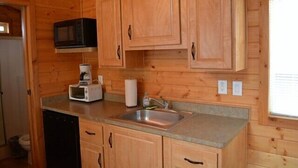 Private kitchen - KOA St. Augustine Beach Campground (St. Augustine)