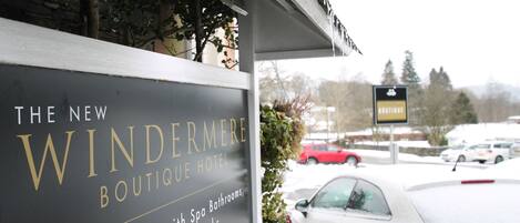 Breakfast and dinner served