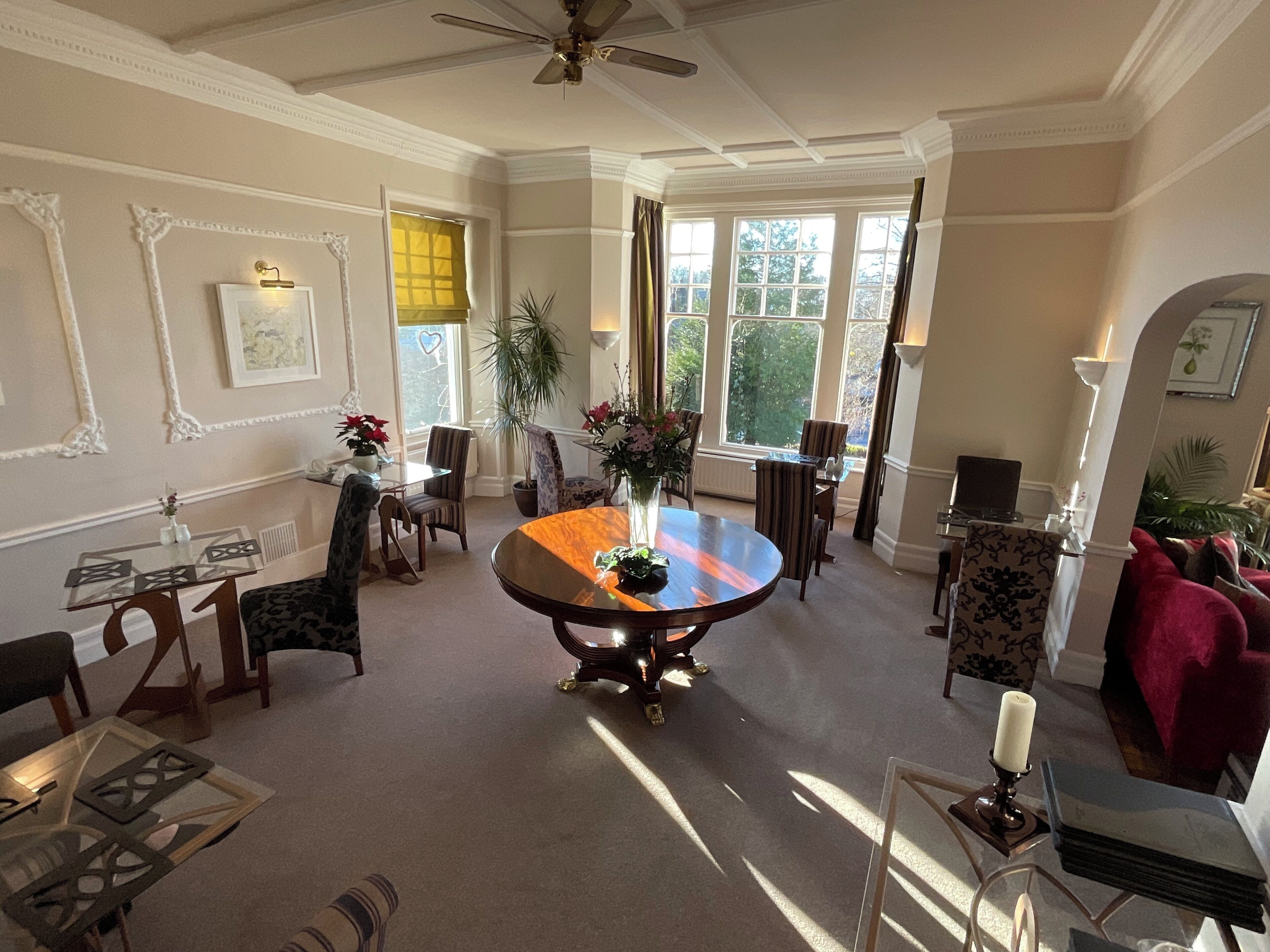 Breakfast and dinner served