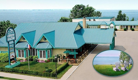 Exterior. Auberge de la Baie