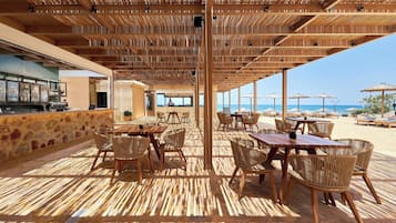 2 bares, bar de cocktails, bar de cocktails