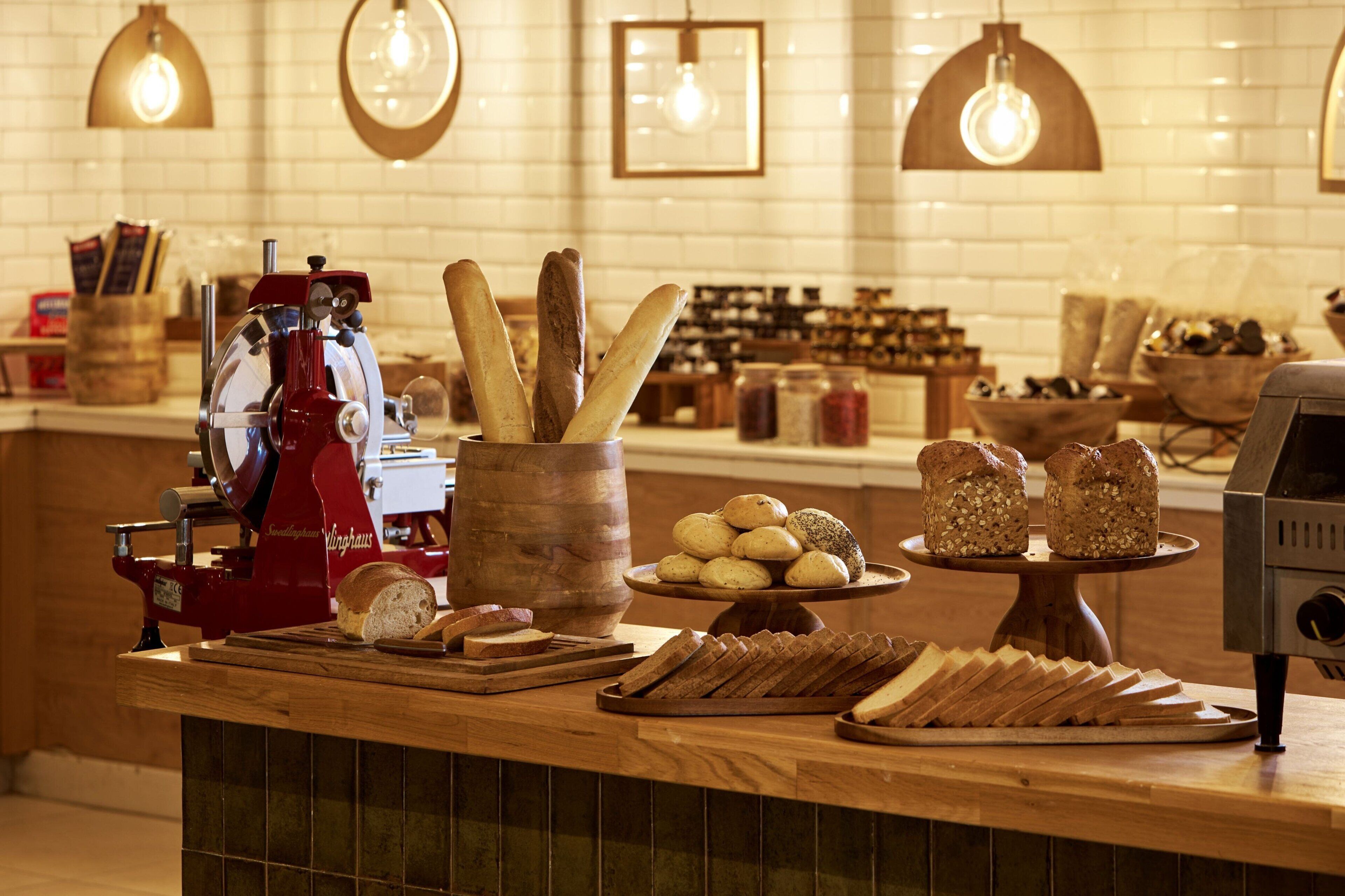 free daily full breakfast