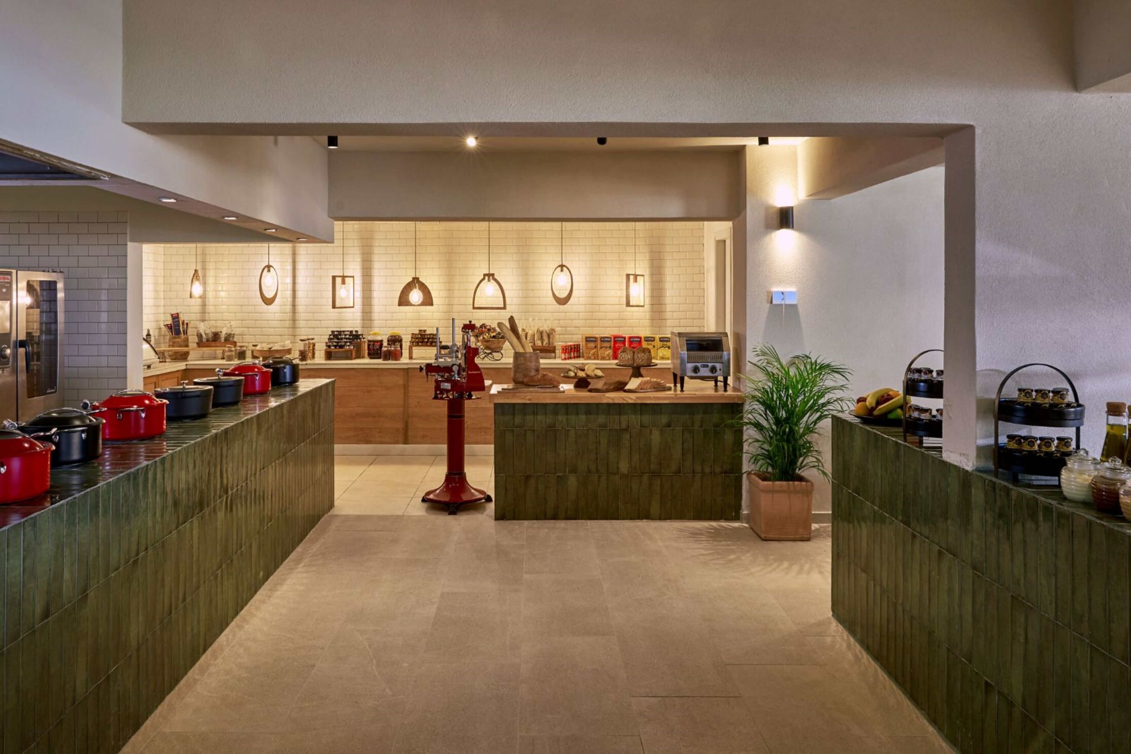 free daily full breakfast