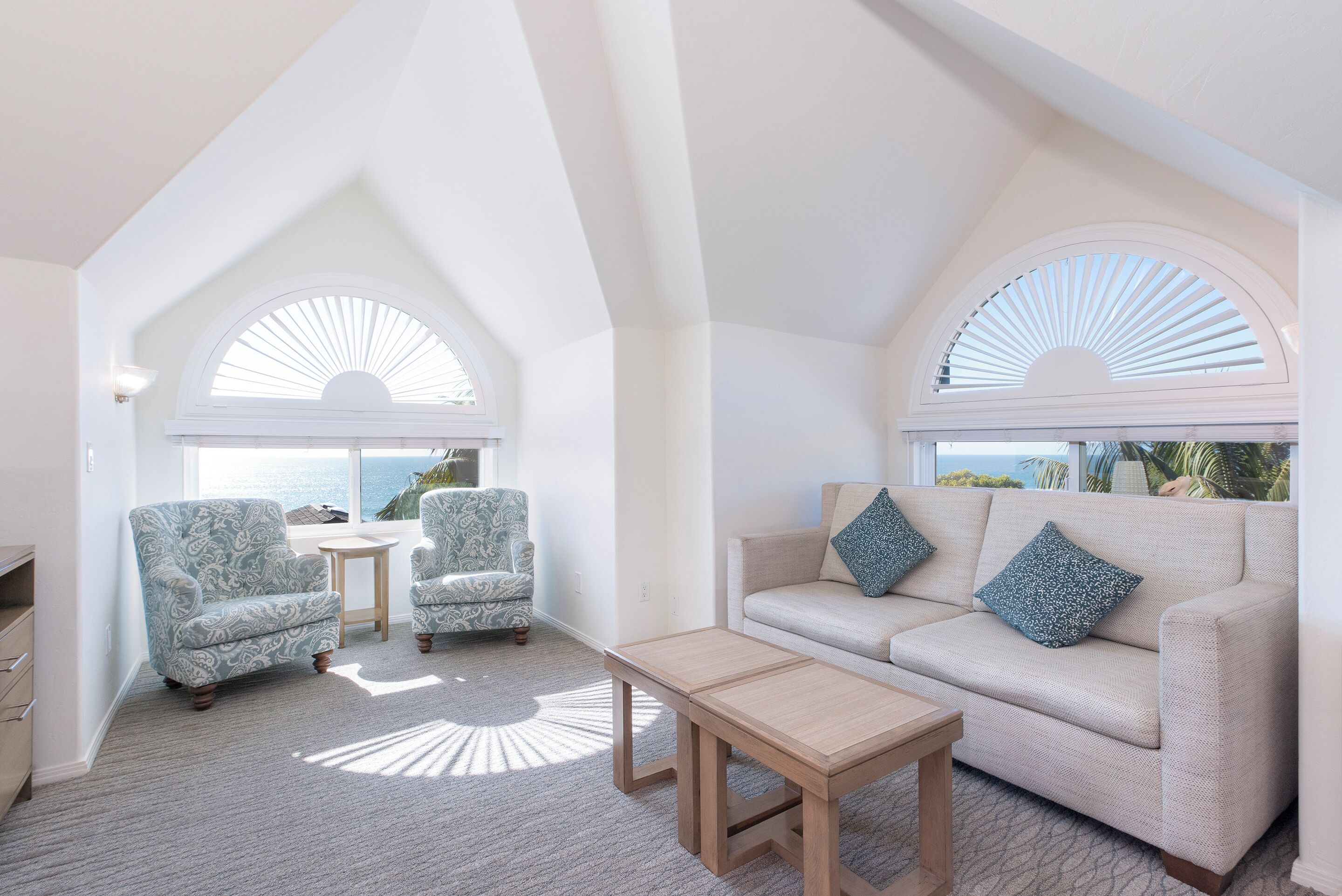 Condo, 2 phòng ngủ, không hút thuốc, bếp nhỏ | Khu phòng khách | TV màn hình phẳng, đầu đĩa DVD 