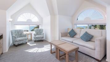 Condo, 2 Bedrooms, Non Smoking, Kitchenette | Living area | Flat-screen TV, DVD player