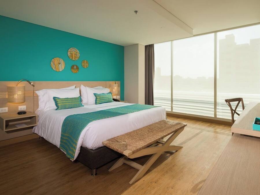 Habitación junior | Ropa de cama de alta calidad, caja fuerte, escritorio