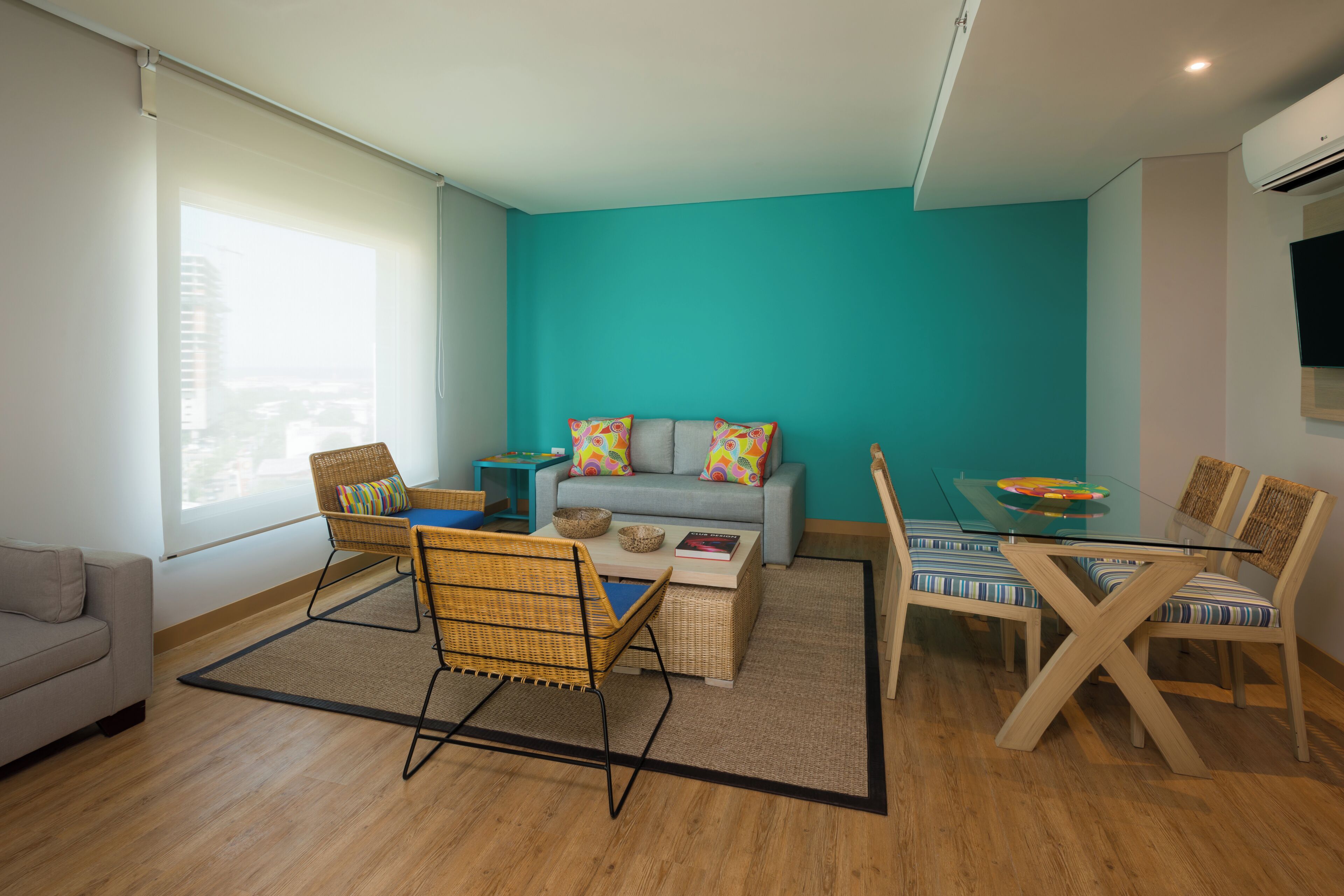 Habitación junior | Ropa de cama de alta calidad, caja fuerte, escritorio