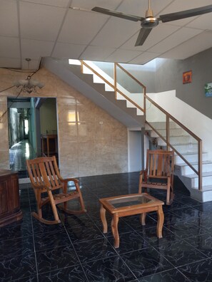 Living area - New Century Hostel (Granada)