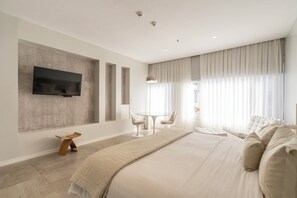 Premium bedding, down duvets, memory-foam beds, minibar - The Hub Urban Hotel (Asunción)