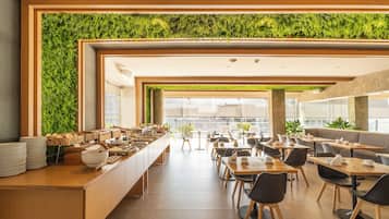 Ilmainen päivittäinen täysi aamiainen