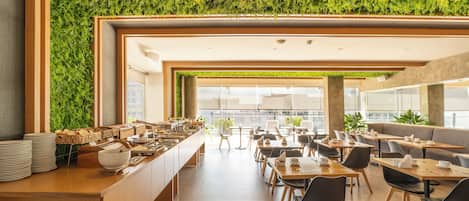 Ilmainen päivittäinen täysi aamiainen