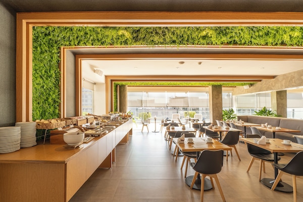 Sudah termasuk sarapan lengkap setiap hari