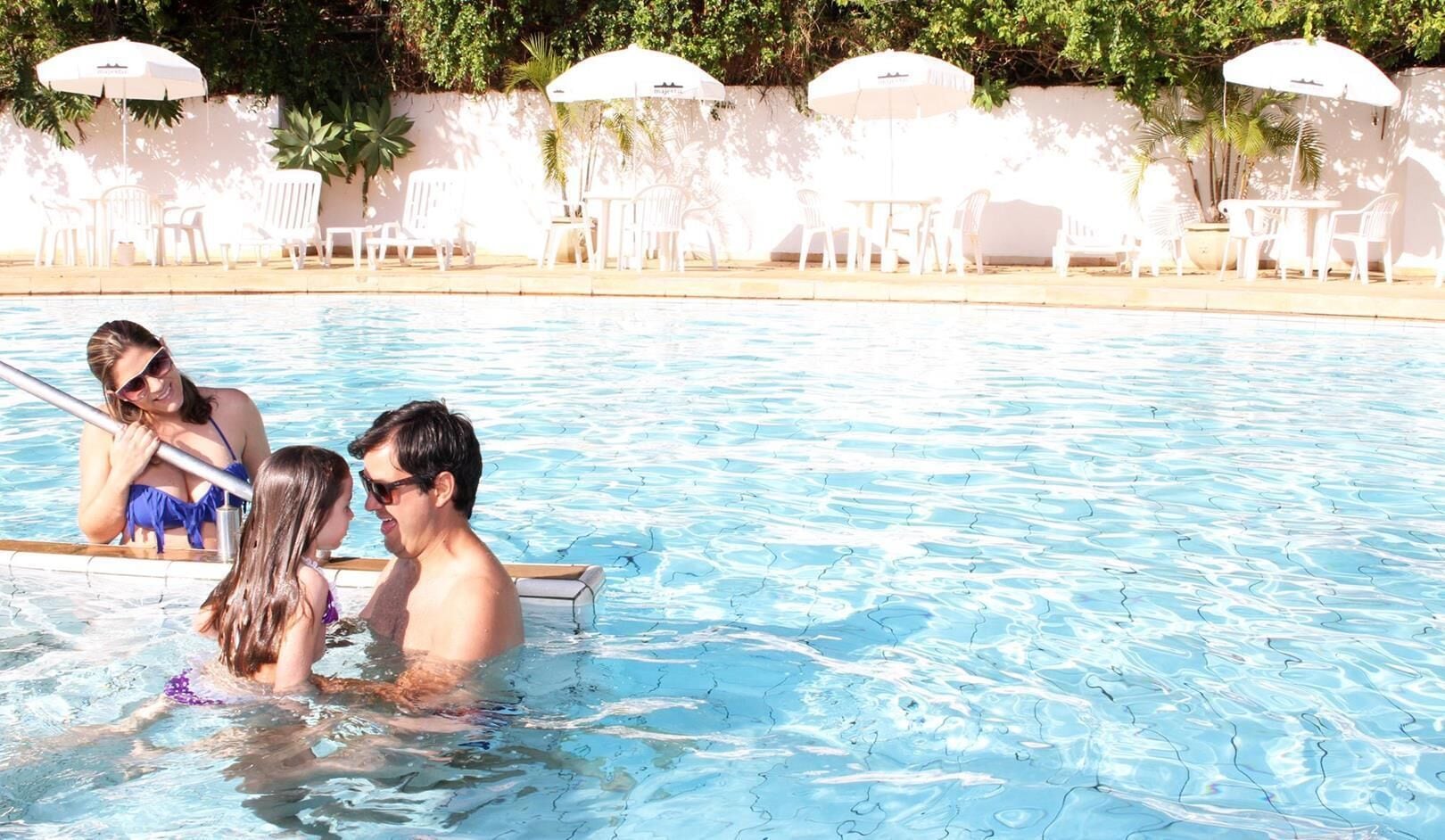 2 outdoor pools, pool loungers