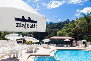 2 outdoor pools, sun loungers