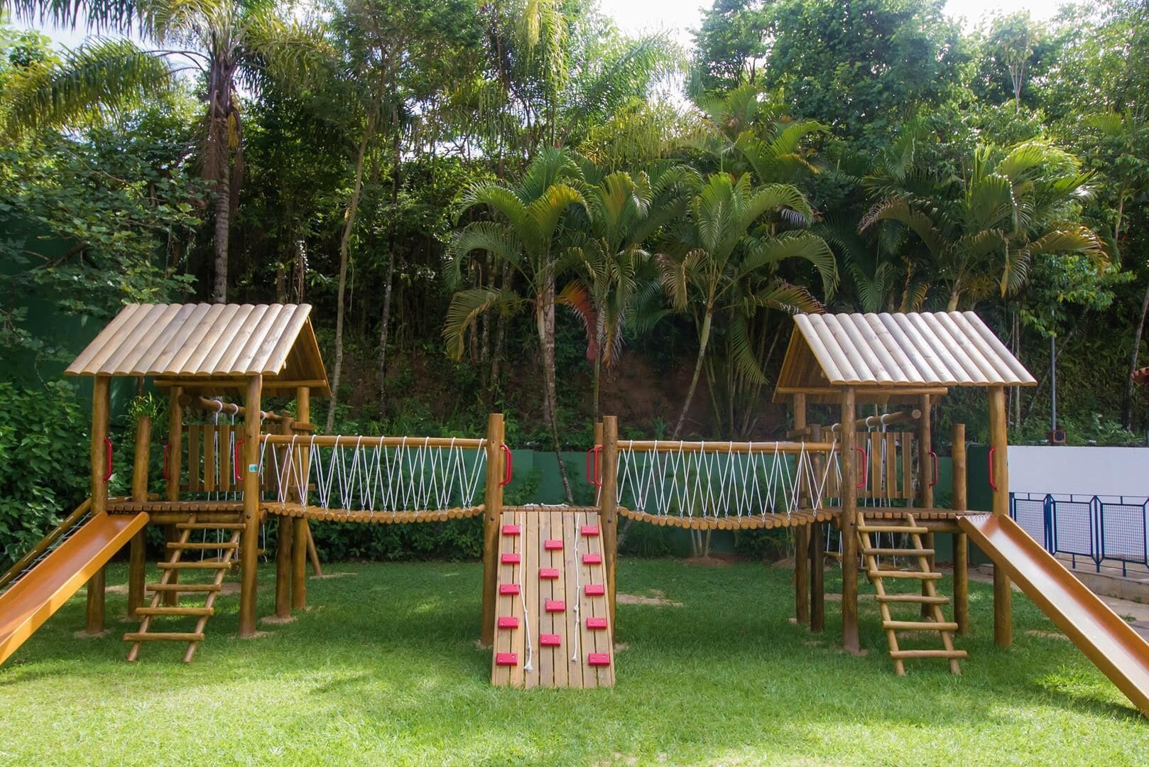 children’s play area – outdoor