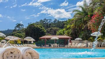 2 outdoor pools, sun loungers