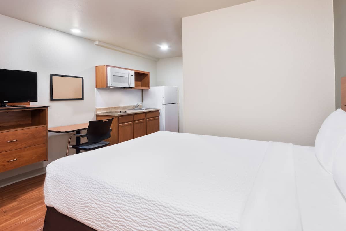 Desk, iron/ironing board, free WiFi, bed sheets