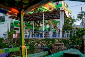 Front of property - Hotel Sabana (Flores)