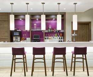 Bar (on property) - Hampton by Hilton Oxford (Oxford)