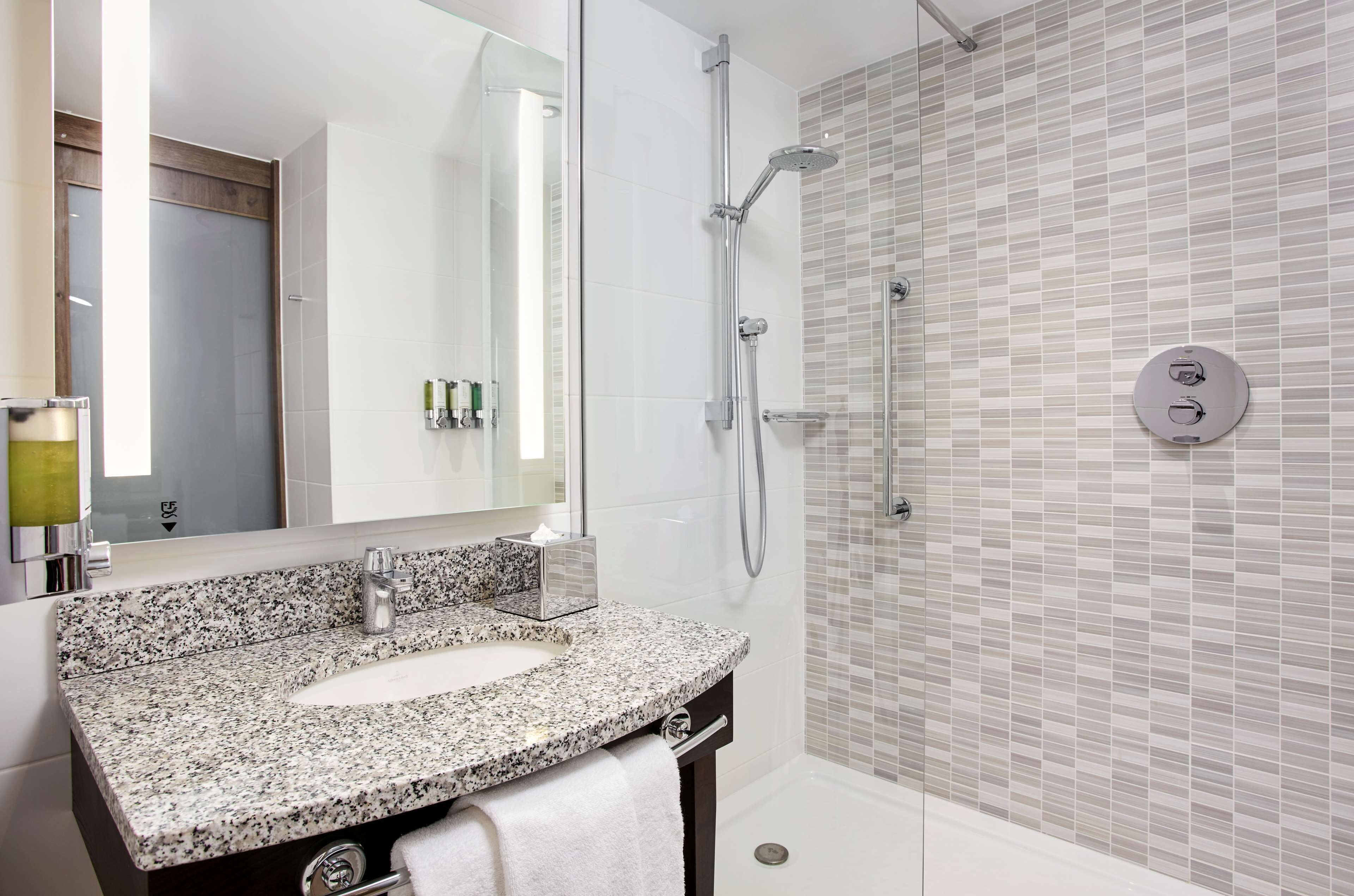 shower, rainfall showerhead, free toiletries, hair dryer