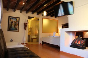 Superior Suite, 1 King Bed with Sofa bed - La Capilla Hotel Boutique (Valle de Bravo)