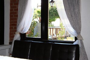 Superior Suite, 1 King Bed with Sofa bed | Premium bedding, minibar, in-room safe, soundproofing - La Capilla Hotel Boutique (Valle de Bravo)