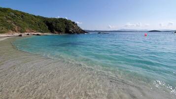 Beach nearby, sun-loungers, beach towels