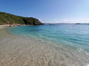 Beach nearby, sun-loungers, beach towels