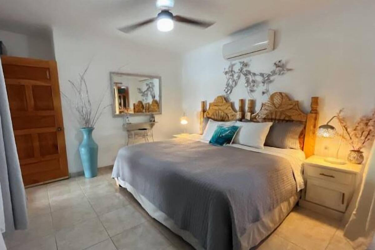 Comfort Room, 1 King Bed | Premium bedding, individually decorated, individually furnished