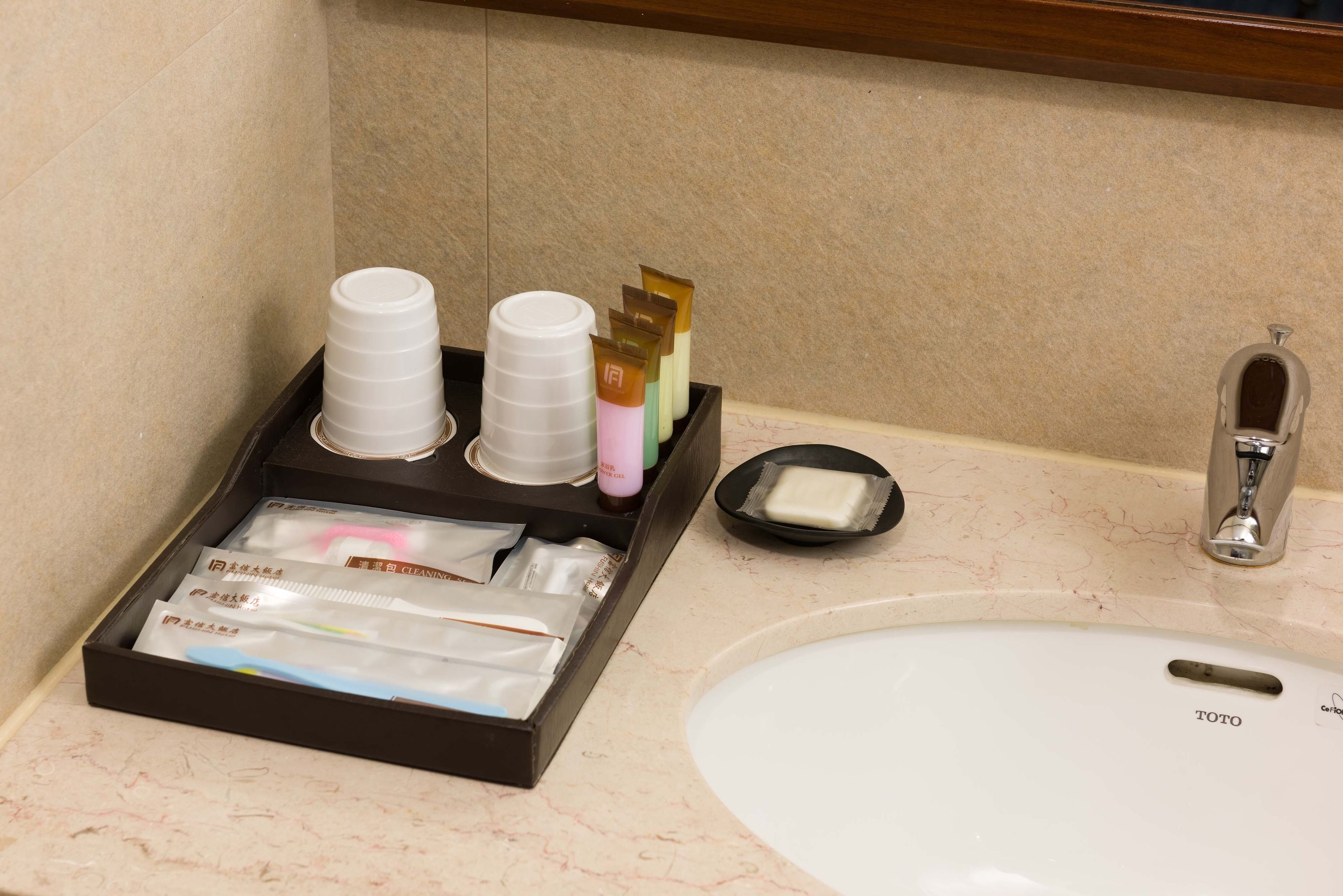 standard room, 1 double bed | in-room safe, desk, blackout curtains, soundproofing