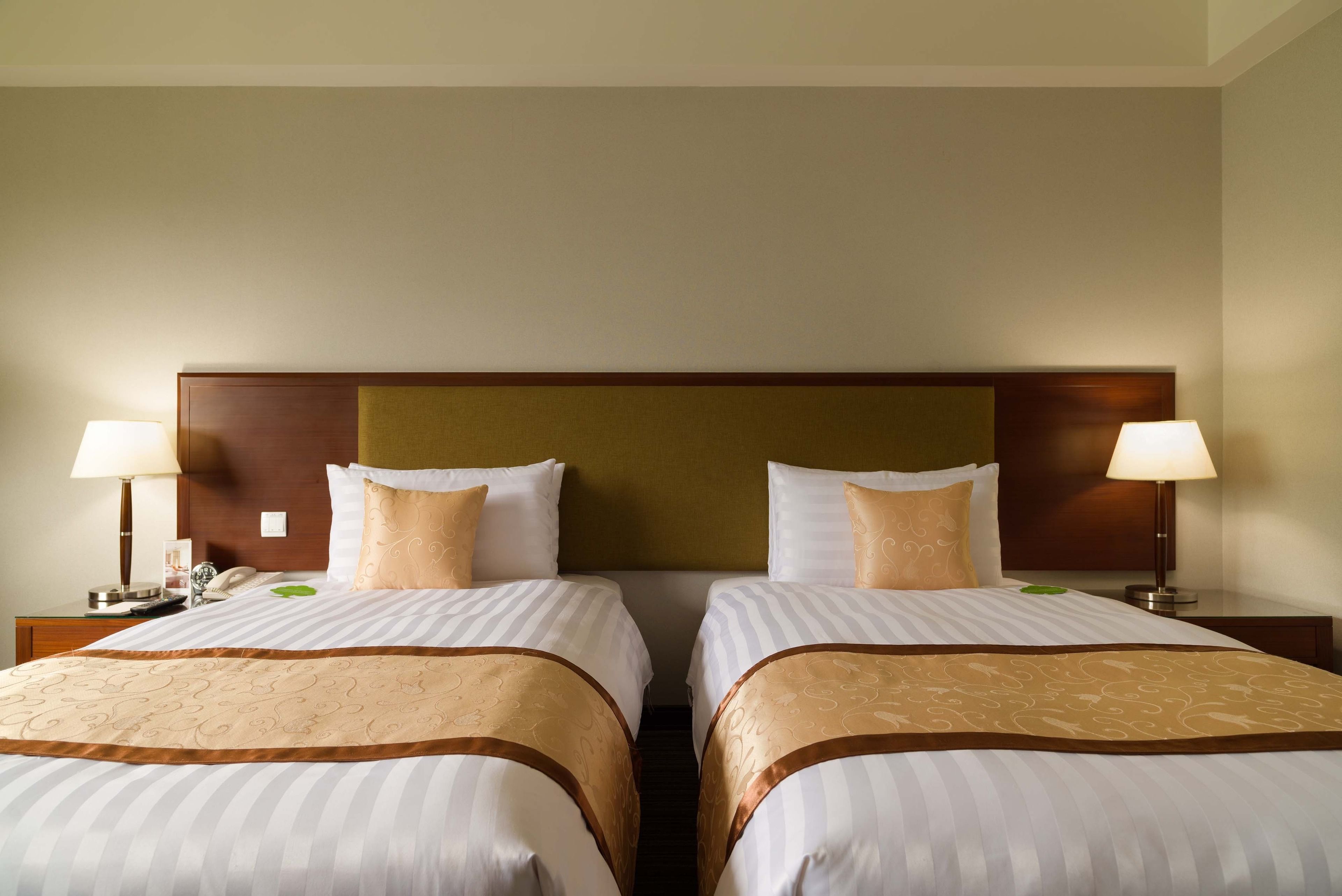 deluxe twin room | in-room safe, desk, blackout curtains, soundproofing