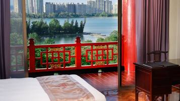 Lake view for two | In-room safe, desk, blackout drapes, soundproofing
