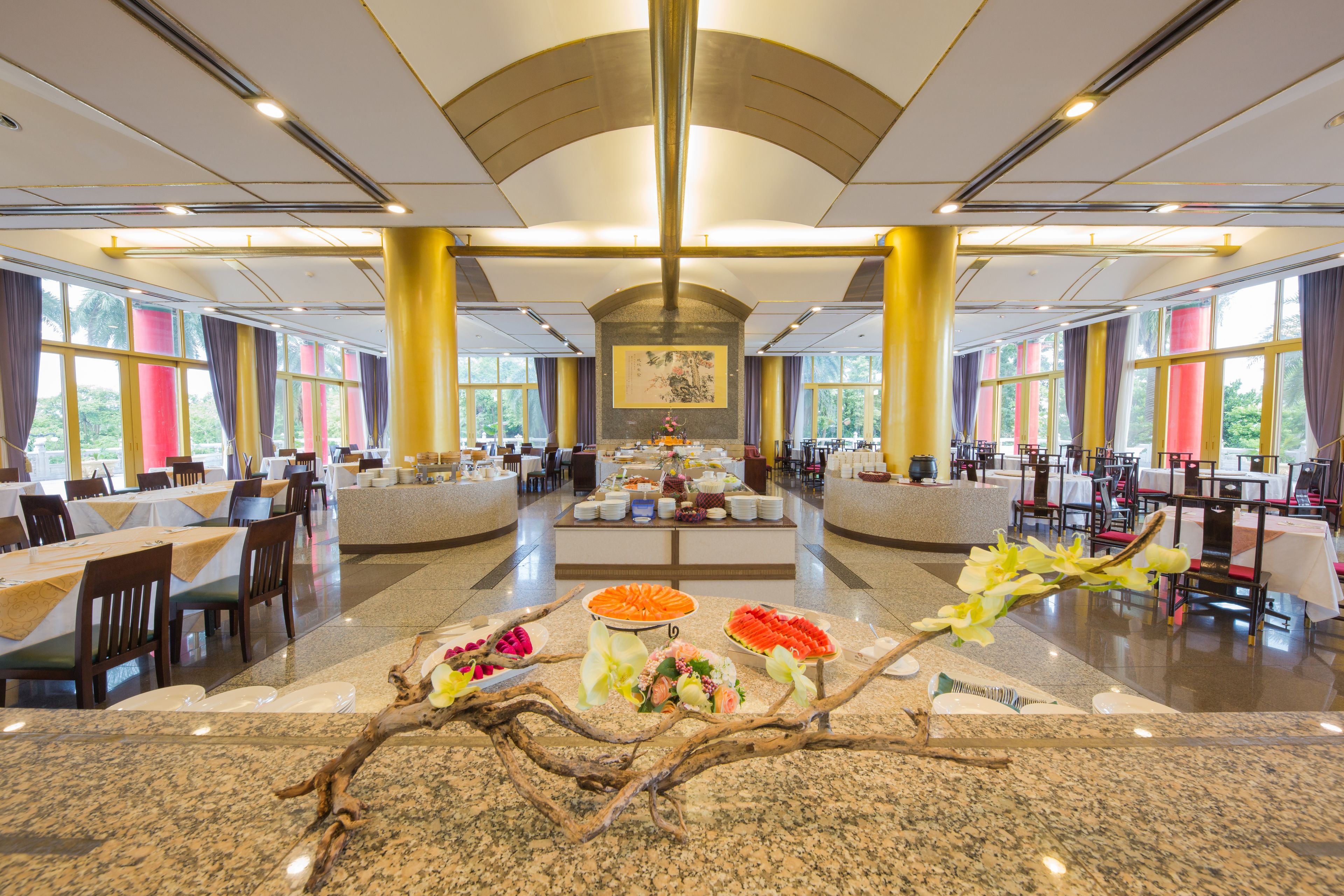 每日供应自助式早餐（每人 TWD 528）