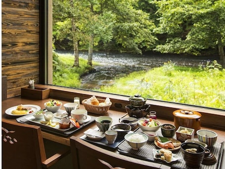 Food and drink. La Vista Akangawa - Adults only