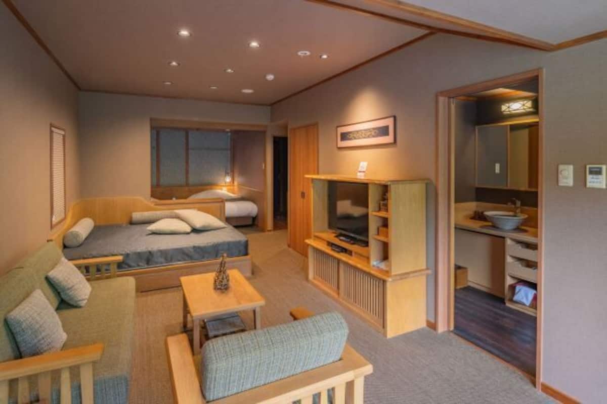 Premium bedding, desk, free WiFi, bed sheets