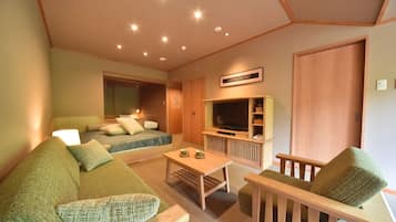 Deluxe Triple Room with Private Hot Spring, Non Smoking, 【River View】 | Living area | LCD TV