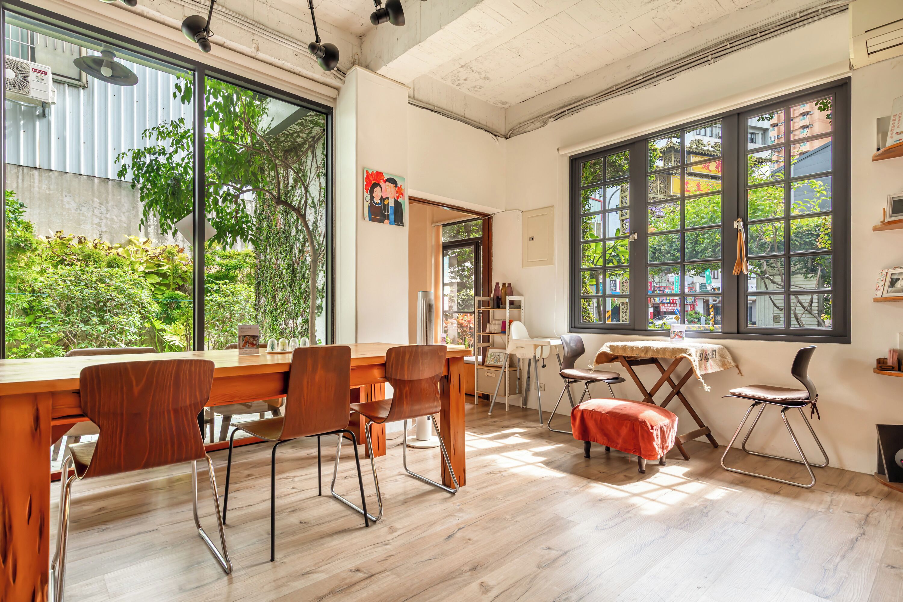 Breakfast, lunch, brunch served; international cuisine, garden views 