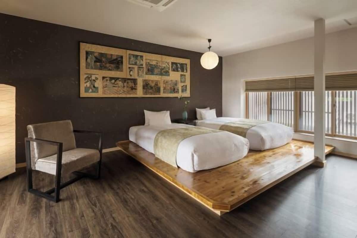 2 bedrooms, premium bedding, down comforters, pillowtop beds