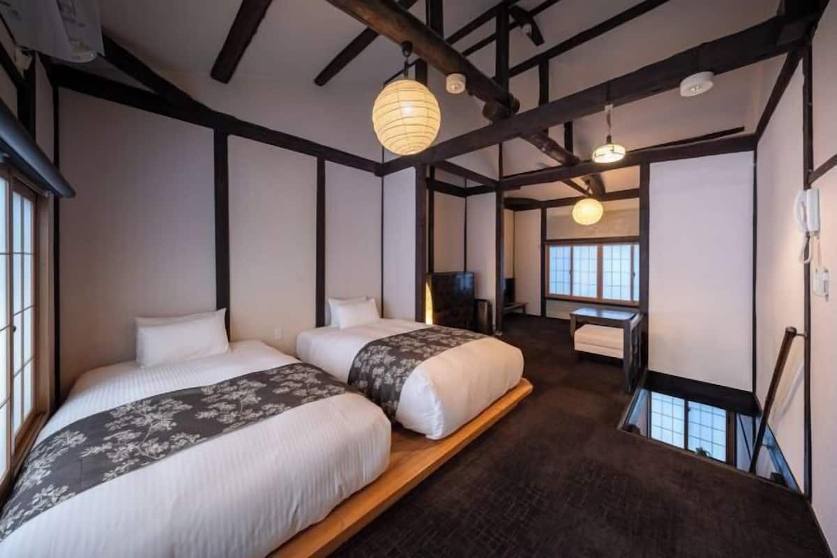 2 bedrooms, premium bedding, down comforters, pillowtop beds