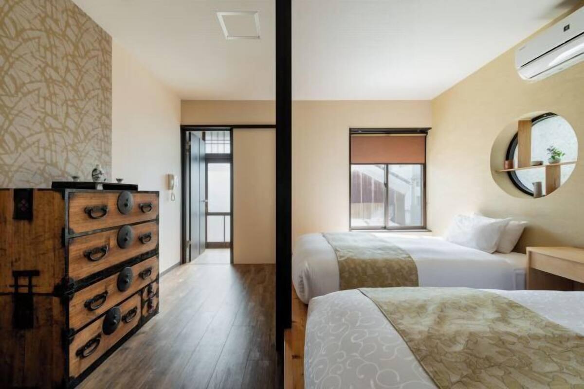 2 bedrooms, premium bedding, down duvets, pillow-top beds