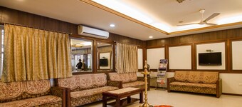 OYO Flagship 983 Hotel Surya Residency