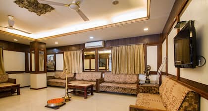 OYO Flagship 983 Hotel Surya Residency