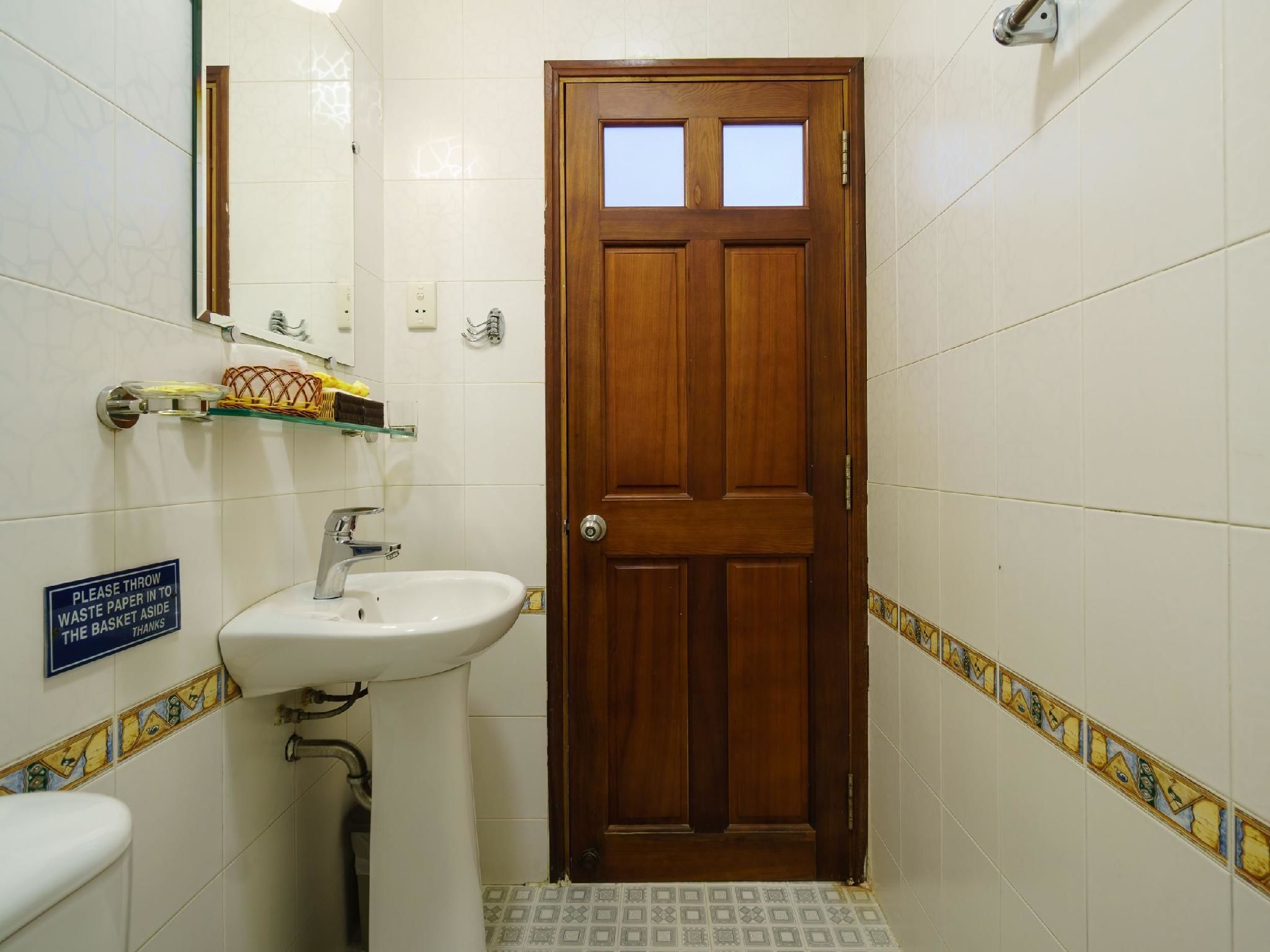 superior double or twin room | bathroom | shower, free toiletries, hair dryer, slippers