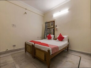 Standard Double or Twin Room, 1 Double Bed, Private Bathroom | In-room safe, desk, free WiFi - OYO 1074 Apartment Banjara Hills (Hyderabad)