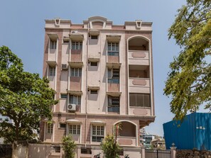 Front of property - OYO 1074 Apartment Banjara Hills (Hyderabad)