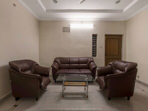 Lobby sitting area - OYO 1074 Apartment Banjara Hills (Hyderabad)