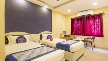 In-room safe, desk, free WiFi