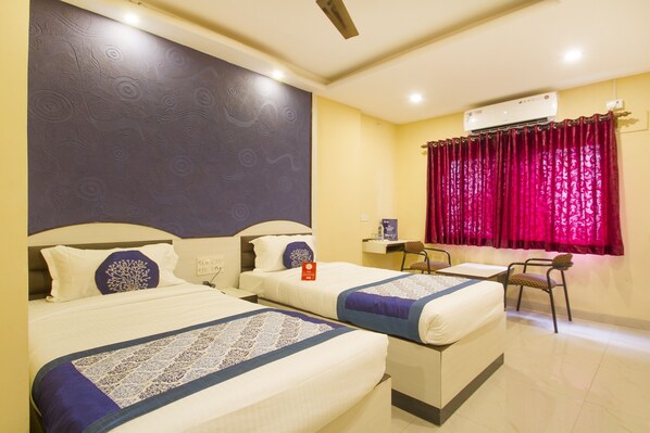 In-room safe, desk, free WiFi