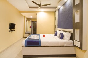 In-room safe, desk, free WiFi