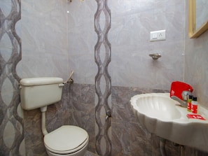 Standard Double or Twin Room, 1 Double Bed, Private Bathroom | Bathroom